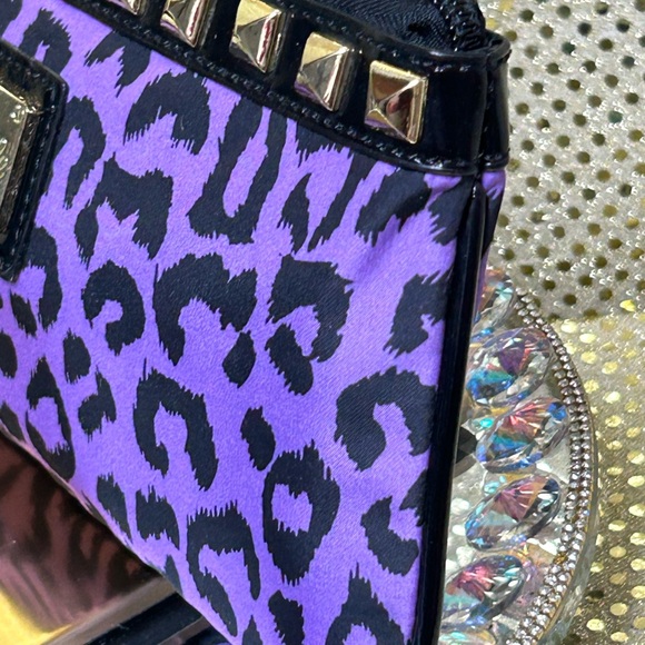 Betsey Johnson Purple & Black Leopard Print Wristlet w/Gold Studs Approx. 10 x 5 - Picture 4 of 16